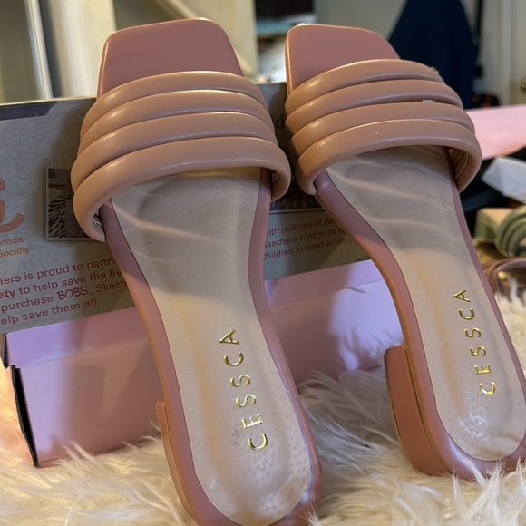 LOW HEEL SLIPPERS SIZE 8 NEW NEVER WORN - Picture 4 of 4